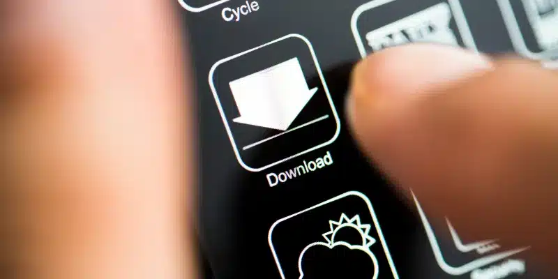 So sánh điểm nổi bật của ứng dụng UU88 với bản web truyền thống